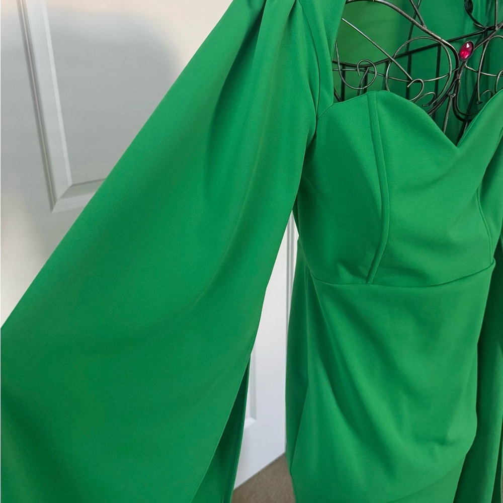 Elegant Fitted Leather Green Cape Sleeve Dress - Picture 4 of 5